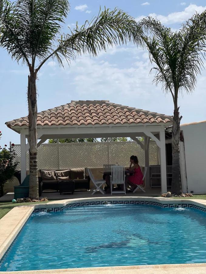 Suite Privada Frente A La Piscina Para 2 Personas Con Sofa Cama Para 2 Mas 4P No Es Casa Completa San Vicente Raspeig Kültér fotó