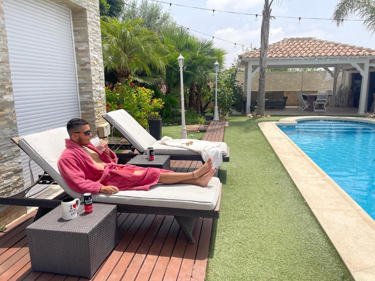 Suite Privada Frente A La Piscina Para 2 Personas Con Sofa Cama Para 2 Mas 4P No Es Casa Completa San Vicente Raspeig Kültér fotó