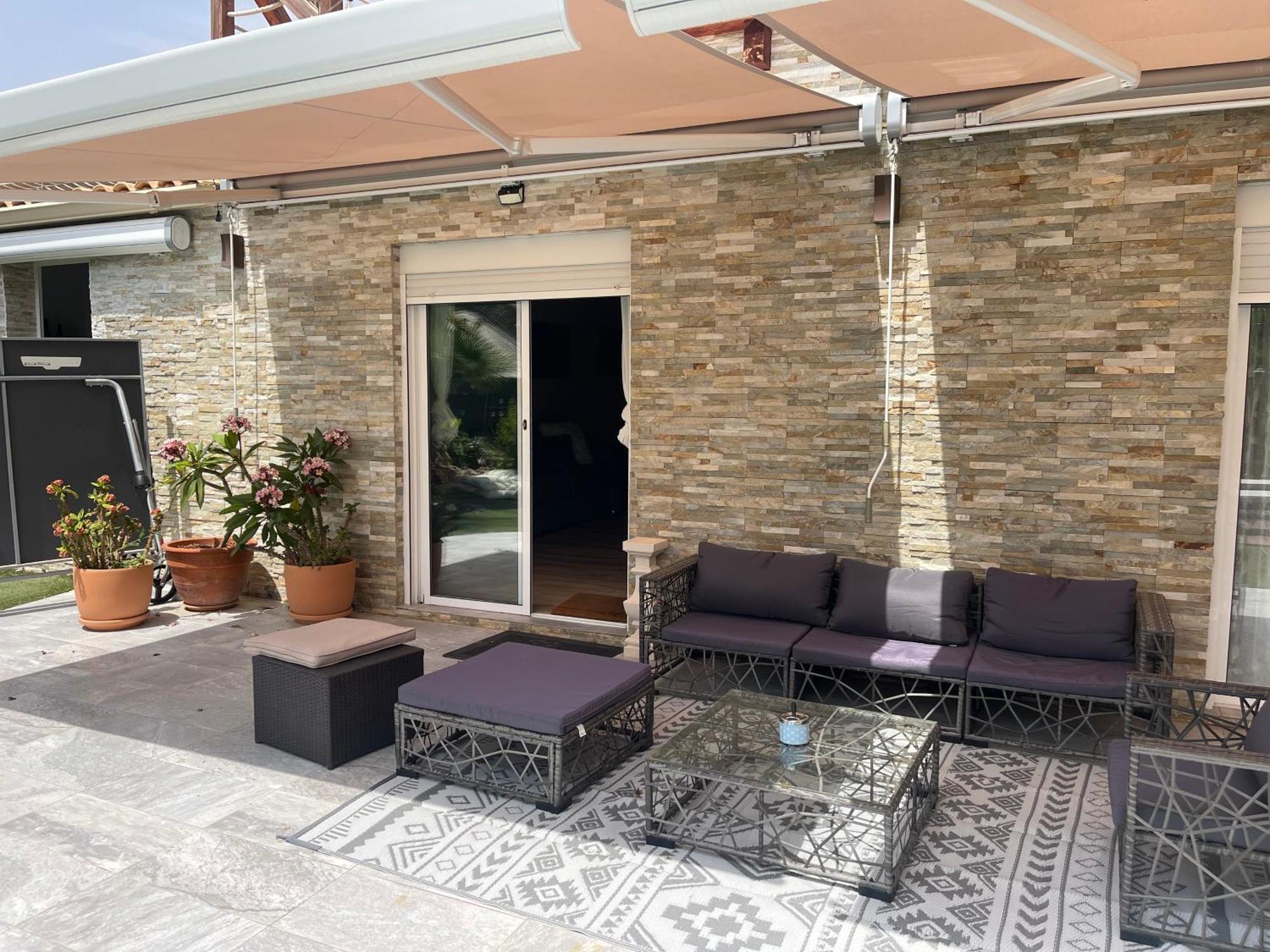 Suite Privada Frente A La Piscina Para 2 Personas Con Sofa Cama Para 2 Mas 4P No Es Casa Completa San Vicente Raspeig Kültér fotó
