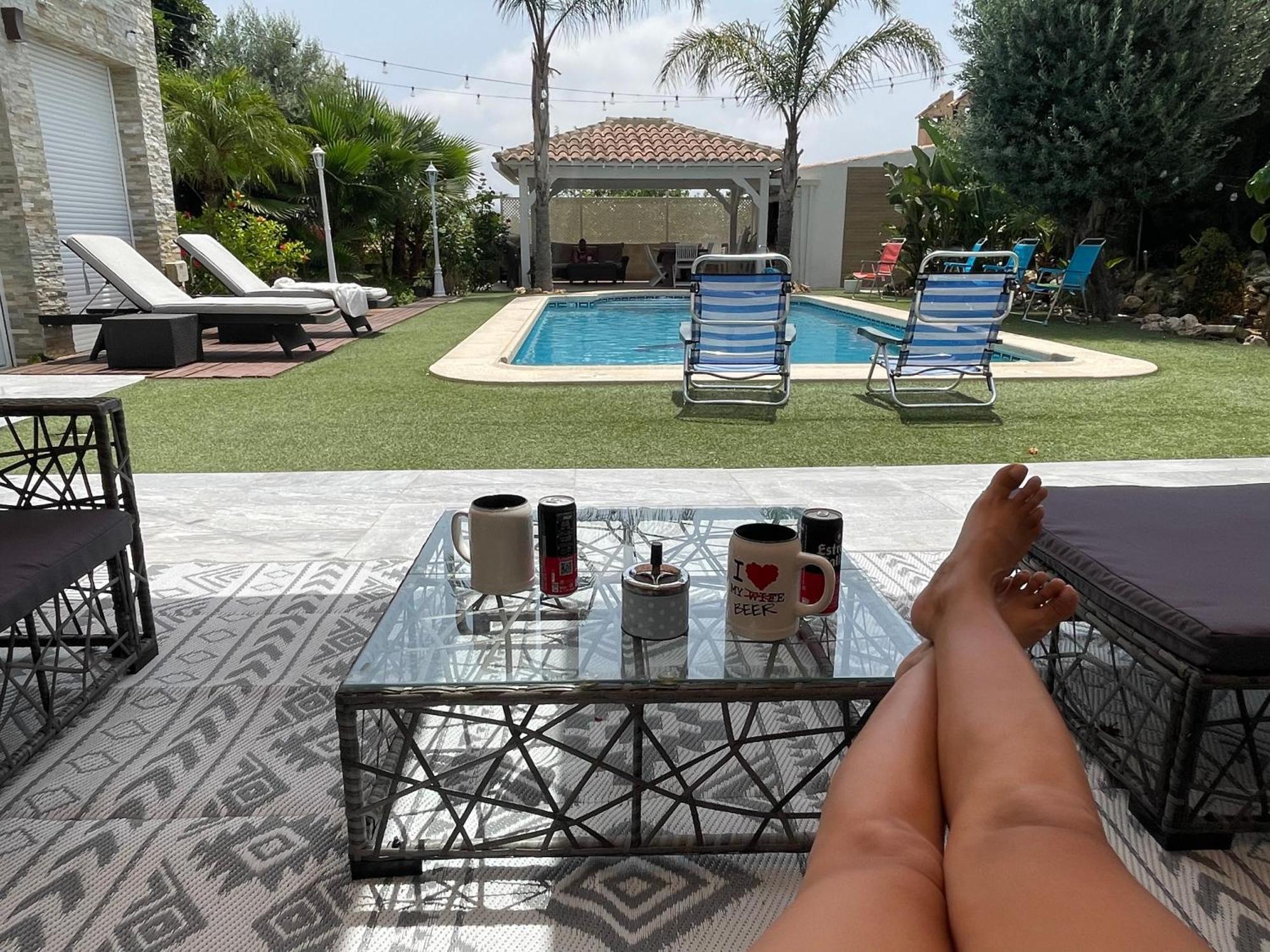 Suite Privada Frente A La Piscina Para 2 Personas Con Sofa Cama Para 2 Mas 4P No Es Casa Completa San Vicente Raspeig Kültér fotó