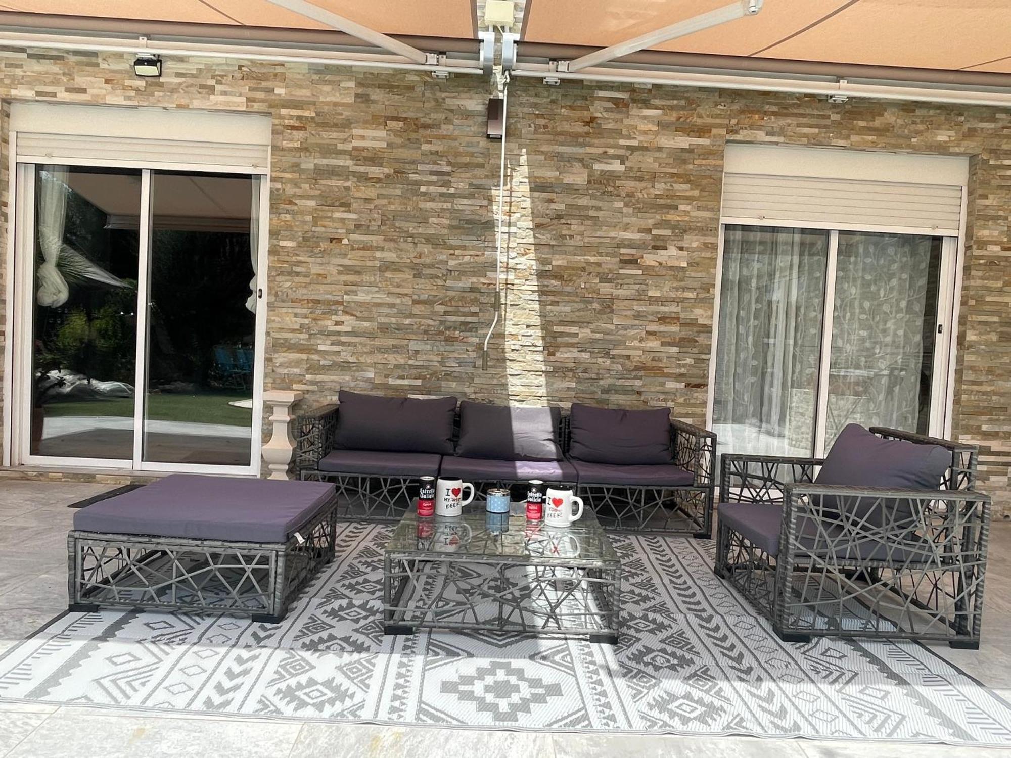 Suite Privada Frente A La Piscina Para 2 Personas Con Sofa Cama Para 2 Mas 4P No Es Casa Completa San Vicente Raspeig Kültér fotó